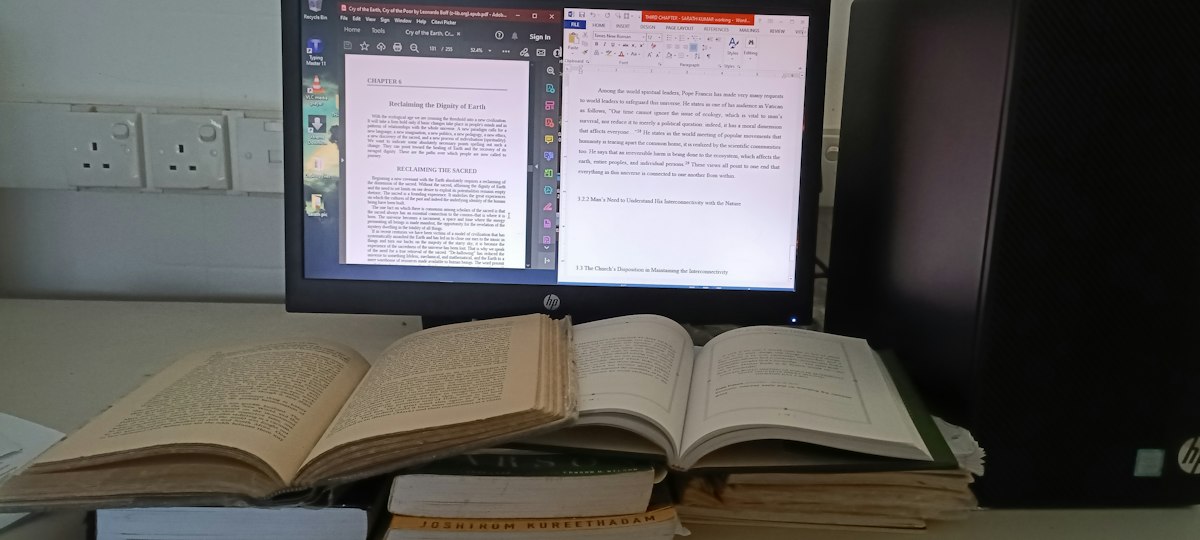 Asistente de IA analizando pliegos técnicos para informes de prefactibilidad